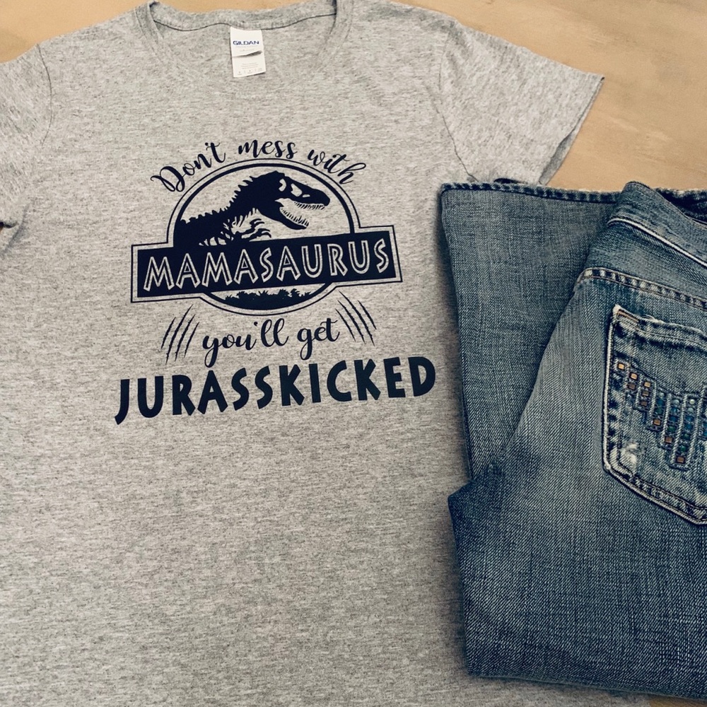 Mother’s Day T-Shirt Don’t mess with Mamasaurus